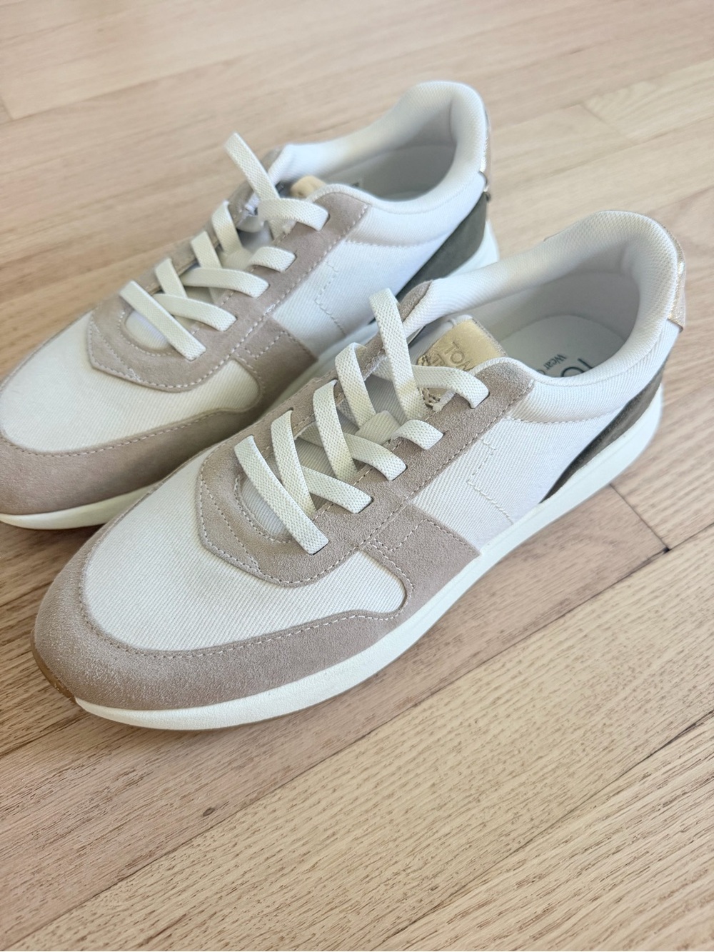 TOMS NEW Women’s Sneakers – White, Beige & Gold – Size 8.5